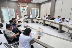 Harga TBS Tak Wajar, Gubernur SDK Ultimatum Perusahaan Sawit: Kalau Ada Perintah Pusat, Saya Cabut Izinnya