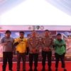 Wakapolda Sulbar Serahkan Kartu Bhayangkara Prioritas untuk Buruh dan Ojol pada Peringatan HUT Bhayangkara ke-80