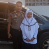 Hari Pertama Sekolah, Personel Polresta Mamuju Awali Pagi dengan Mengantar Anak Sebelum Bertugas