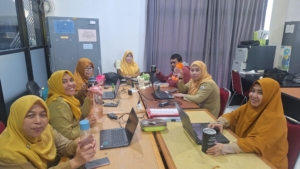 Pakai Botol Plastik di Rapat? Pegawai Bapperida Sulbar Kena Denda Rp500 Ribu
