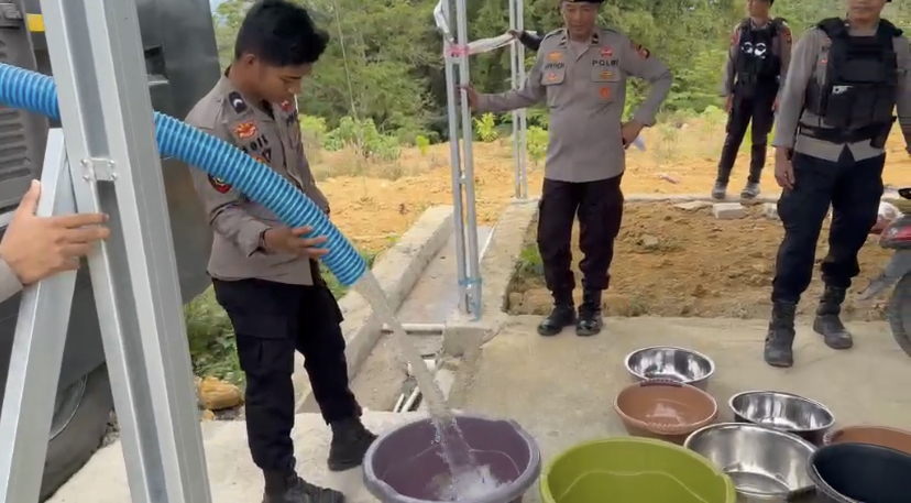Polresta Mamuju Gerak Cepat, Salurkan 6.500 Liter Air Bersih untuk Warga Terdampak Kemarau