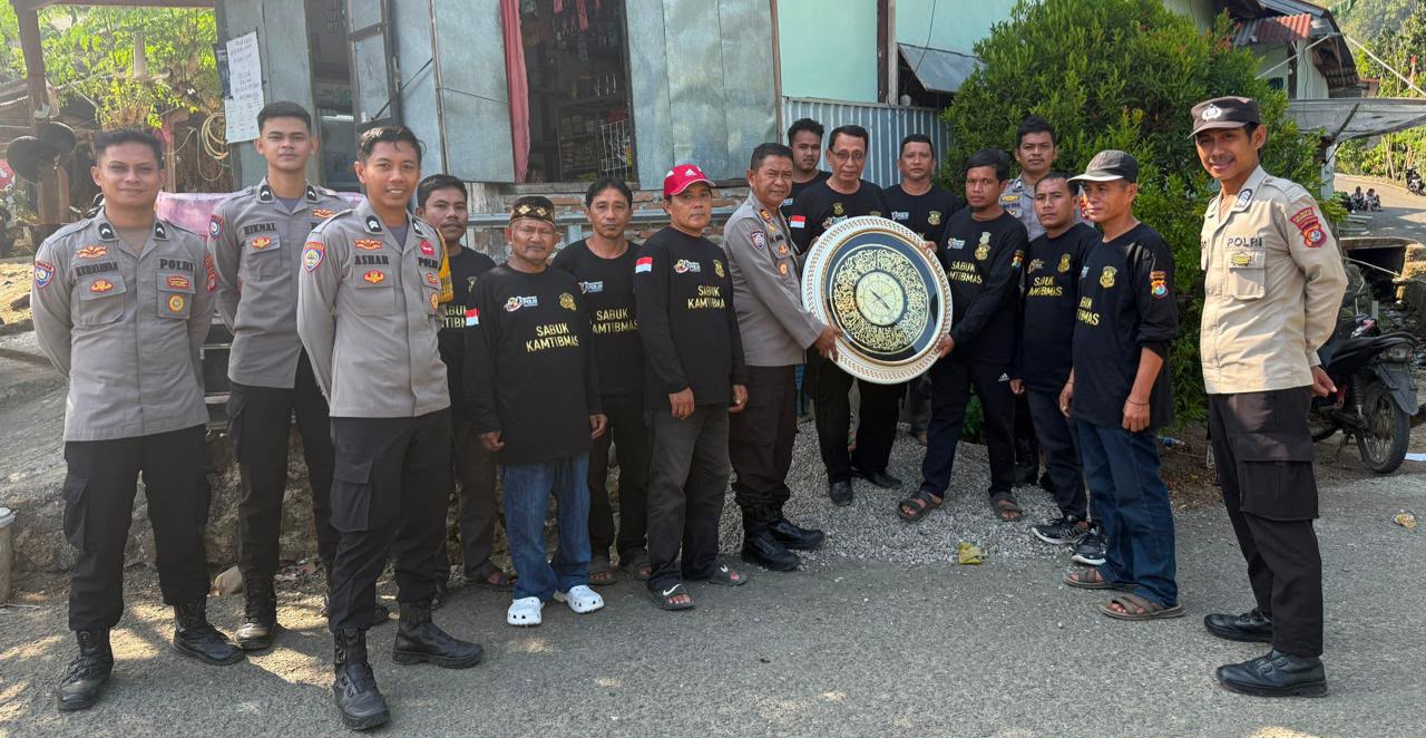 Polresta Mamuju Hadir di Tengah Masyarakat, Bantu Pembangunan Masjid di Padang Baka Induk