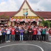 Wujudkan Semangat Kemerdekaan RI ke-81, Polresta Mamuju Bagikan 450 Bendera Merah Putih kepada Masyarakat