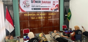 Sambut Hari Jadi Kejaksaan RI ke-81, Personel Polresta Mamuju Turut Ambil Bagian dalam Aksi Donor Darah