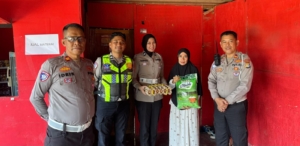 Sambut HUT ke-71 Korlantas Polri, Satlantas Polresta Mamuju Berbagi Kebahagiaan untuk Warga Kurang Mampu