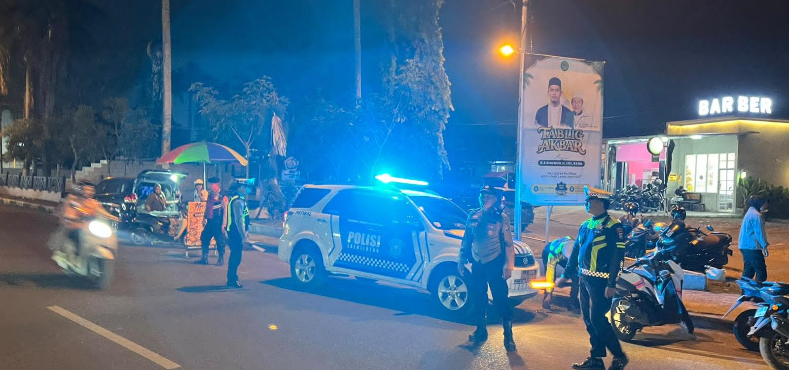 Polisi Bersama Masyarakat, Polresta Mamuju Terus Gencarkan Pengaturan Lalu Lintas Malam Hari