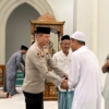 Kapolresta Mamuju Wujudkan Polisi Bersama Masyarakat Salat Subuh Berjamaah di Masjid Raya Suada 