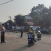 Polisi Hadir Untuk Melayani Masyarakat, Kapolresta Mamuju Dan Personil Warnai Pagi Mengatur Lalulintas di Jalan Padat Kendaraan