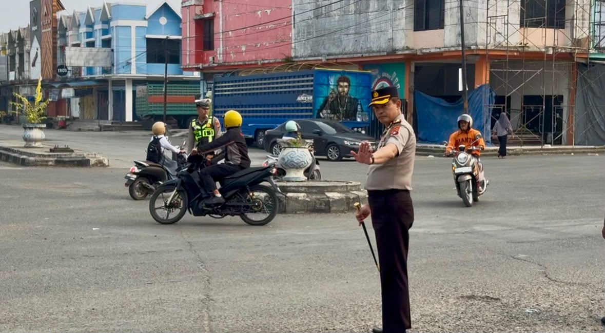 Gatur Lalin Pagi Jadi Aksi Nyata Hadirnya Polisi di Jalan Raya, Kapolresta Mamuju Utamakan Keselamatan Berlalu Lintas