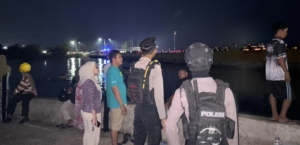 Terima Laporan Warga, Personel Polresta Mamuju Respon Cepat Datangi TKP dan Lakukan Pencarian Dugaan Anak Tenggelam